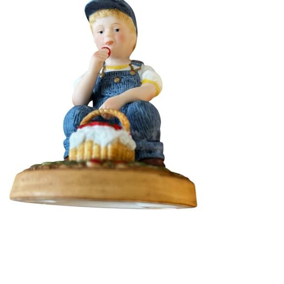 COUNTRY STORE, Limited Edition “Little Farmers” porcelain figurine - Picture 8 of 12